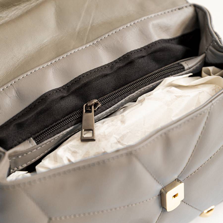 Laura Di Maggio MUSA – borsa in pelle nappa trapuntata con borchie taupe Online