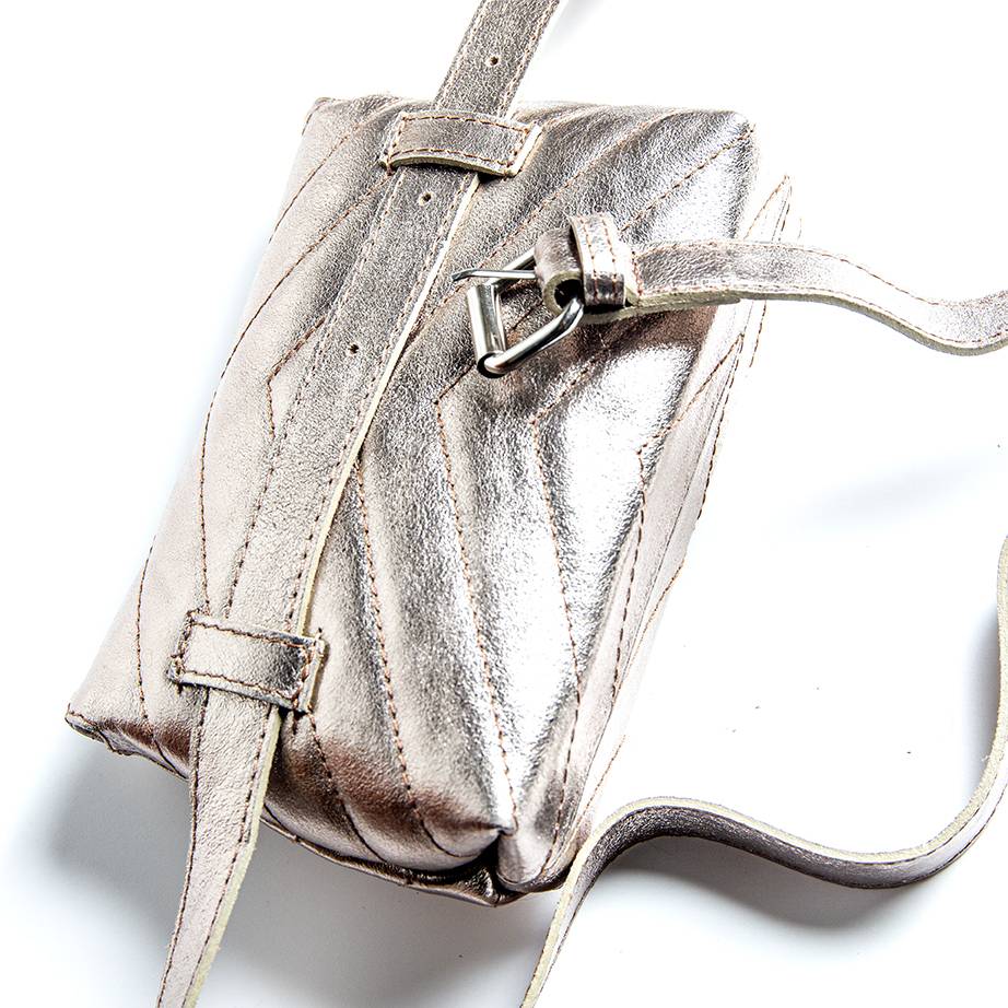 Laura Di Maggio VEGA – marsupio laminato a trapunta bronzo Vendite Flash