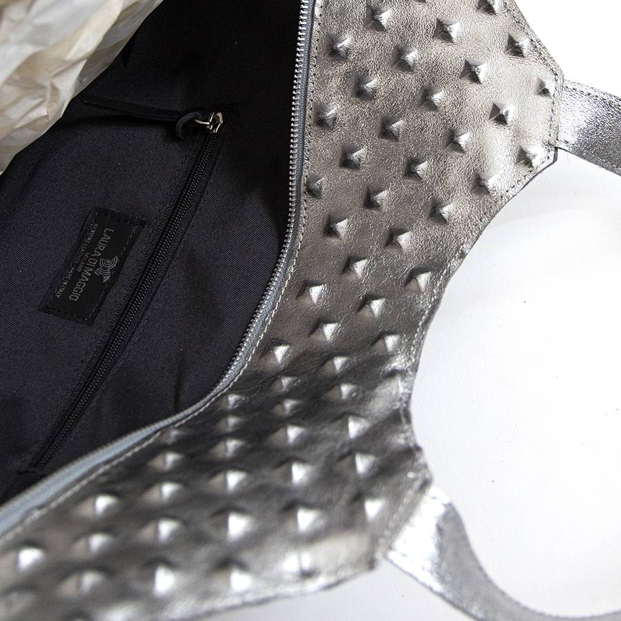 Laura Di Maggio ASTRID – Borsa in pelle laminata argento stampa chiodo Online