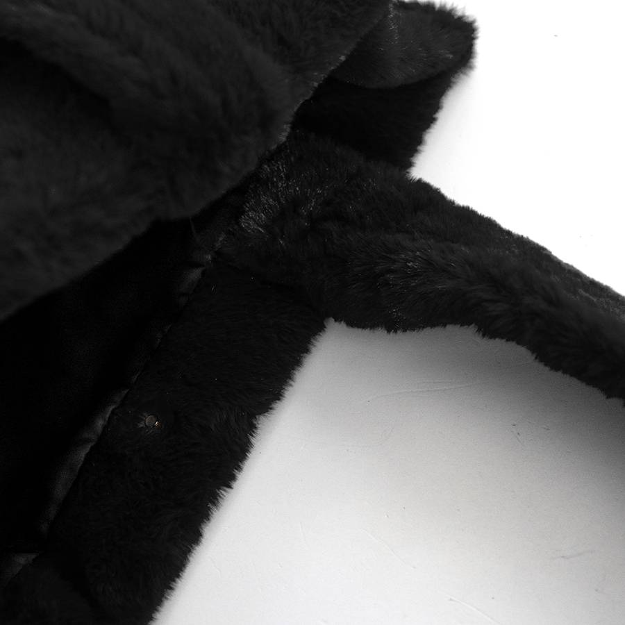 Laura Di Maggio FLUFFY – Maxi shopping in pelliccia ecologica nera Solo un giorno rimasto