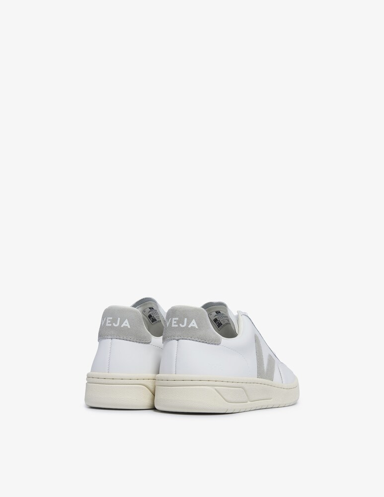 Veja Sneakers in pelle V-12 Offerta