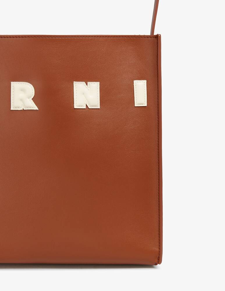 Marni Borsa hobo museo piccola con applicazioni Comprane uno, ottenene uno gratis