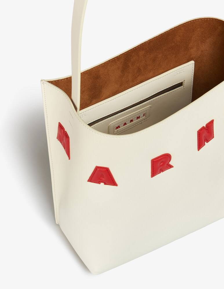 Marni Borsa hobo museo piccola con applicazioni Offerte giornaliere