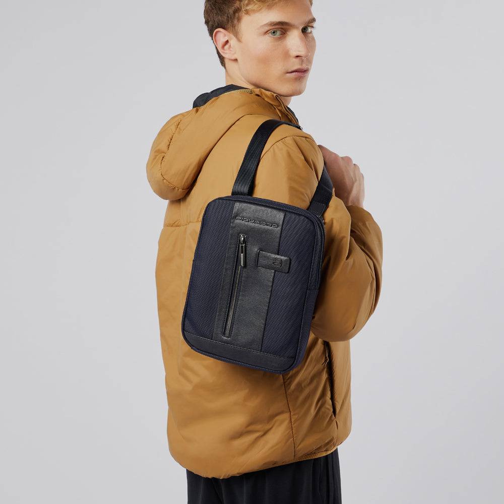 Piquadro iPad® crossbody pouch Prezzo Ridotto