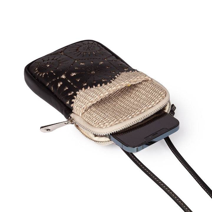 Roberta Gandolfi Giulia phone holder in rafia e pelle il pannello tagliato al laser è interamente cucito a mano con tracolla staccabile Saldi