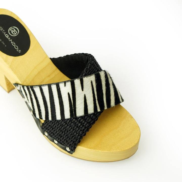Roberta Gandolfi Diva Zebra sandali in legno incrociato con platform in rafia e pony stampa animalier Moda