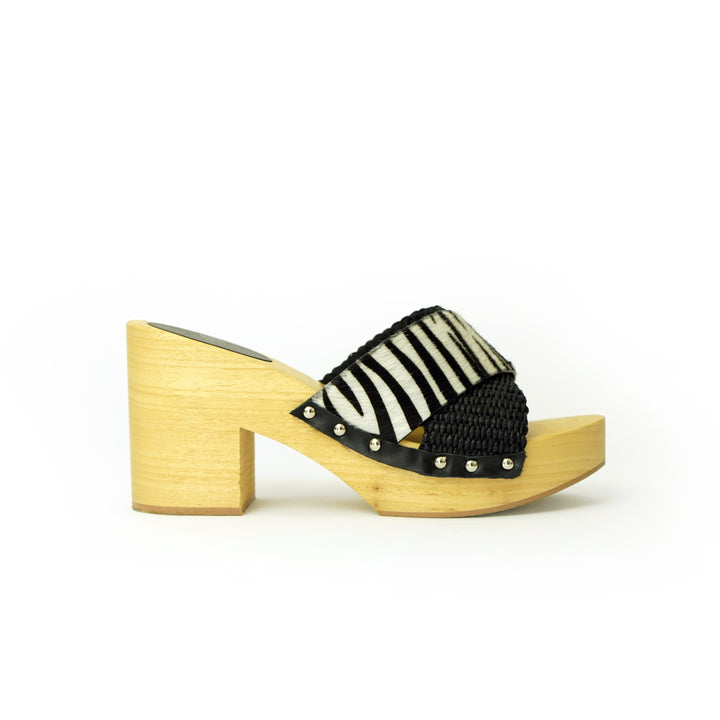Roberta Gandolfi Diva Zebra sandali in legno incrociato con platform in rafia e pony stampa animalier Moda