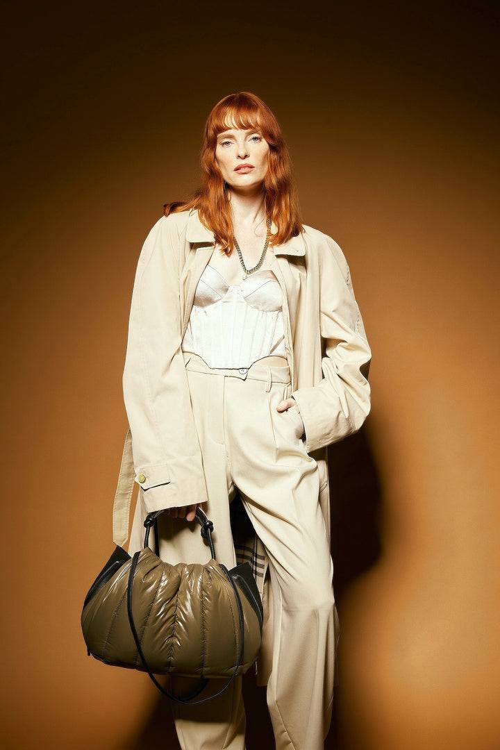 Roberta Gandolfi Naomi Balloon borsa a mano in tessuto antigoccia finiture in pelle e doppi spallacci per essere messa sulla spalla Black Friday Prezzi