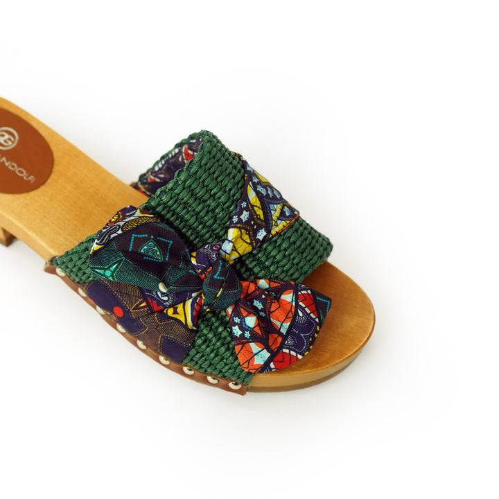 Roberta Gandolfi Lola Sabot sandali in legno con rafia e pelle di vitello con fiocco stampa african In vendita