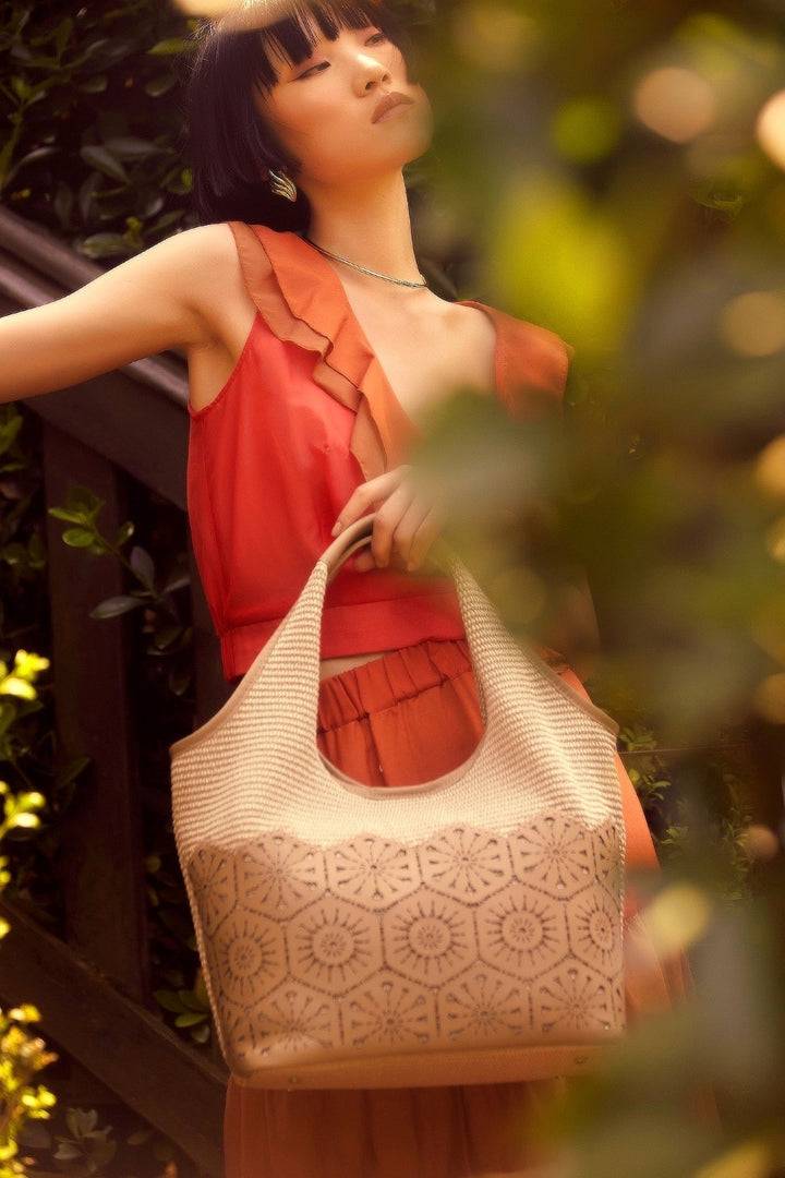 Roberta Gandolfi Giulia Hobo in rafia e pelle il pannello tagliato al laser è interamente cucito a mano Offerta Anniversario