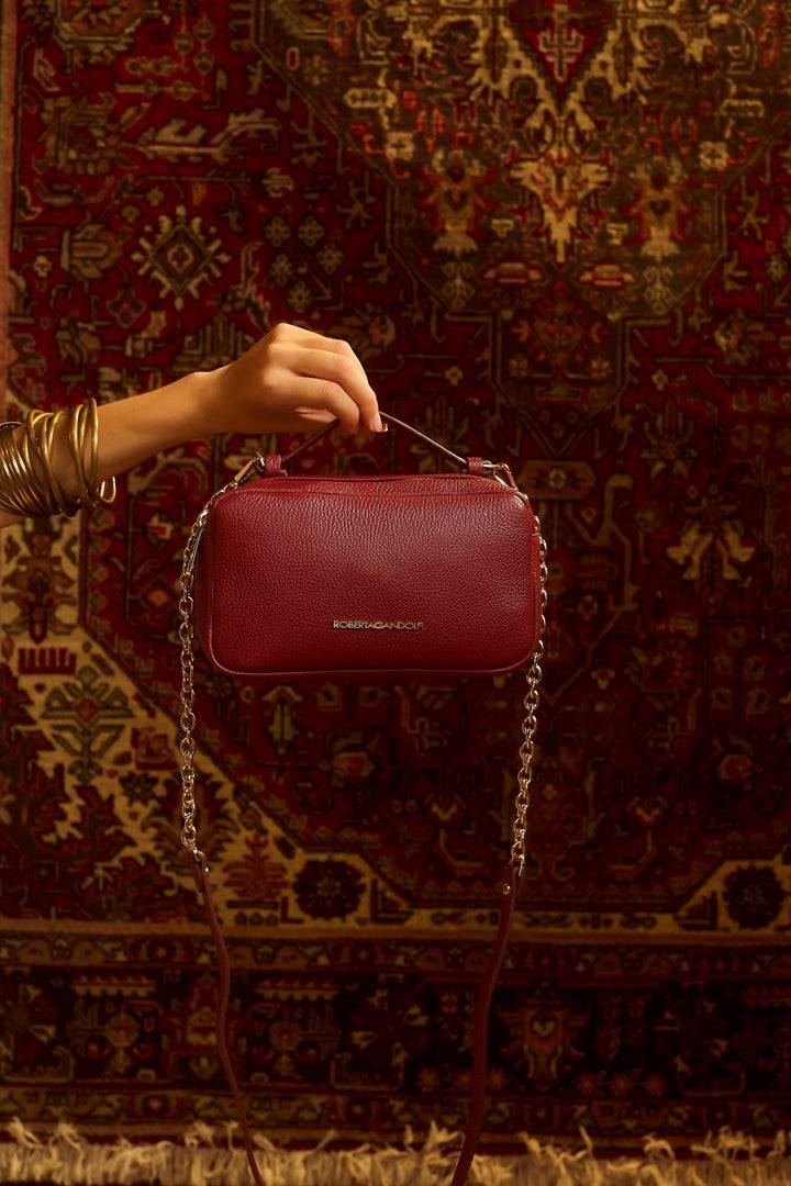 Roberta Gandolfi Brigida camera borsa in pelle con doppio scomparto e tracolla in catena dorata con spallaccio protettivo in pelle Grandi sconti