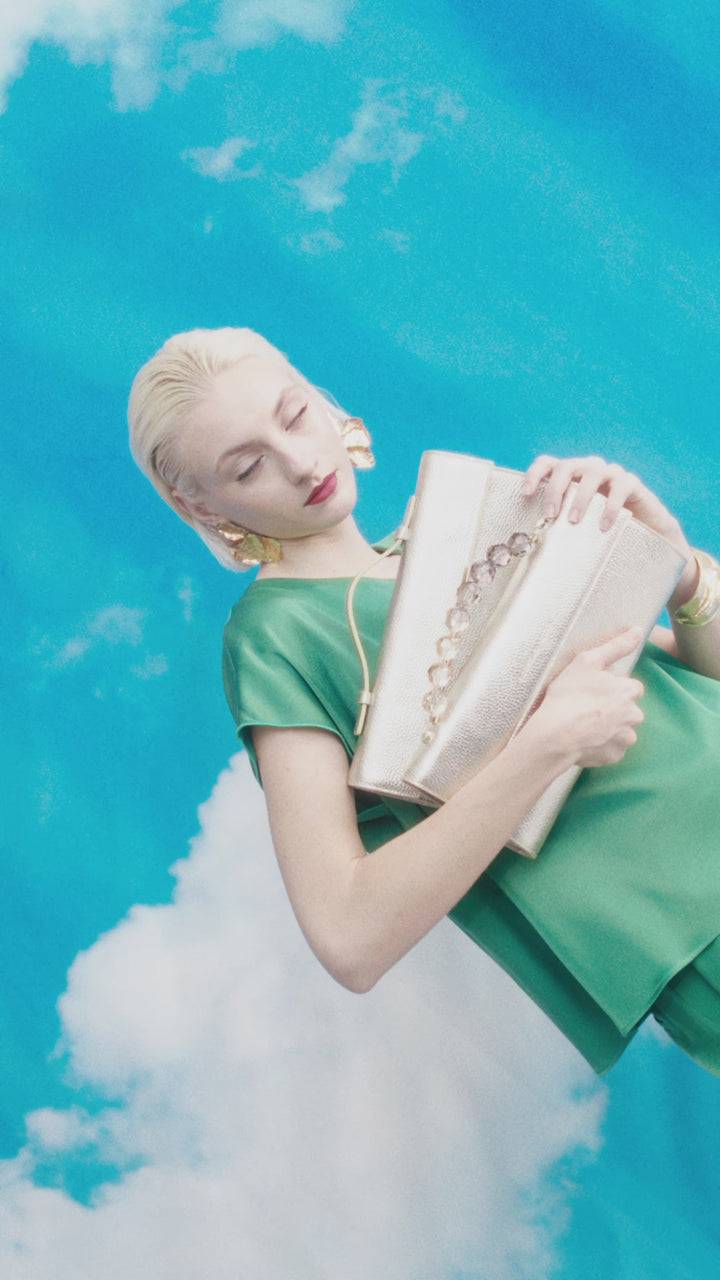 Roberta Gandolfi Julia Boule cluch in pelle metalizzata e manico gioiello con tracolla staccabile e regolabile Officina