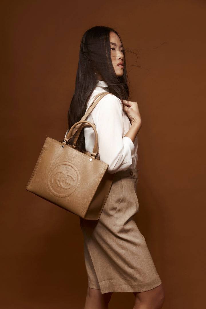 Roberta Gandolfi Roberta Pelle medium Borsa a mano in pelle con doppi spallacci per essere portata a spalla e tramezza Convenienza