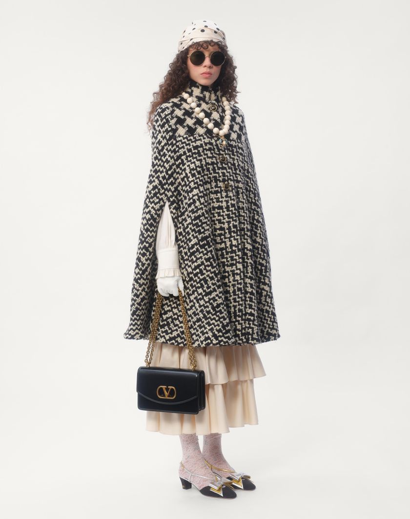 Valentino Handbags Cappa In Geometric Tweed per Donna in Avorio/nero | Valentino IT Affare Del Giorno