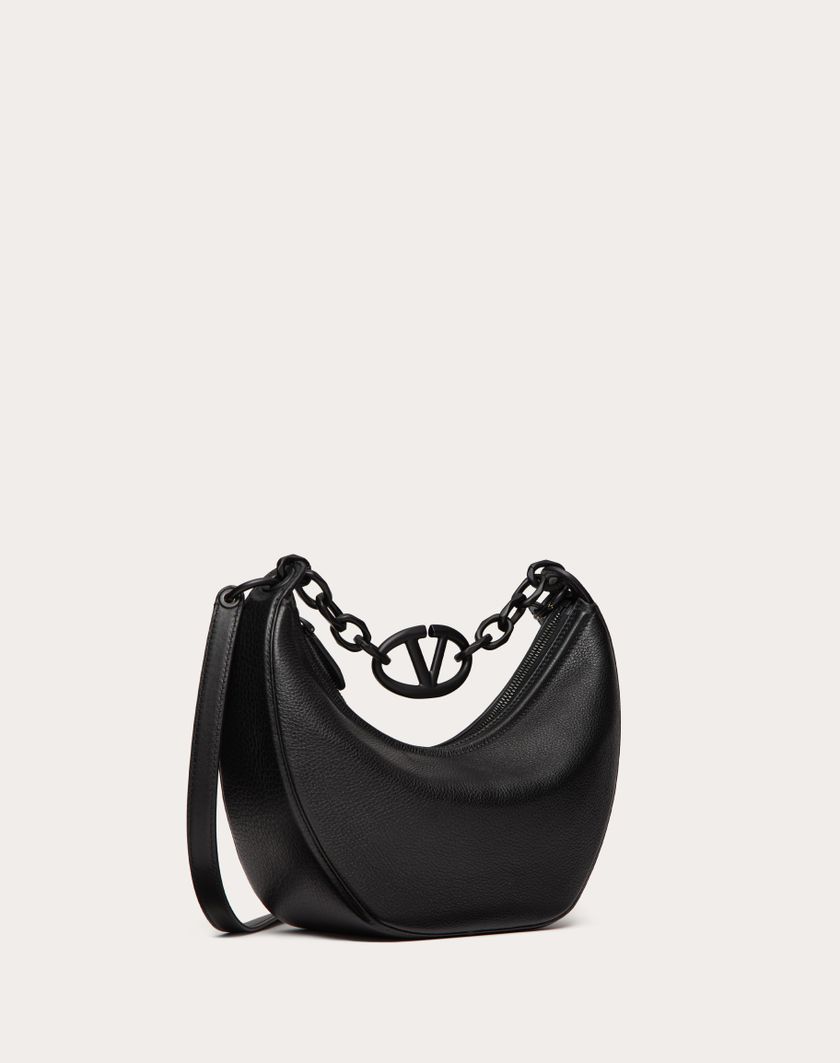 Valentino Handbags Hobo Piccola Vlogo Moon Bag In Vitello Granato Con Catena per Donna in Nero | Valentino IT In vendita