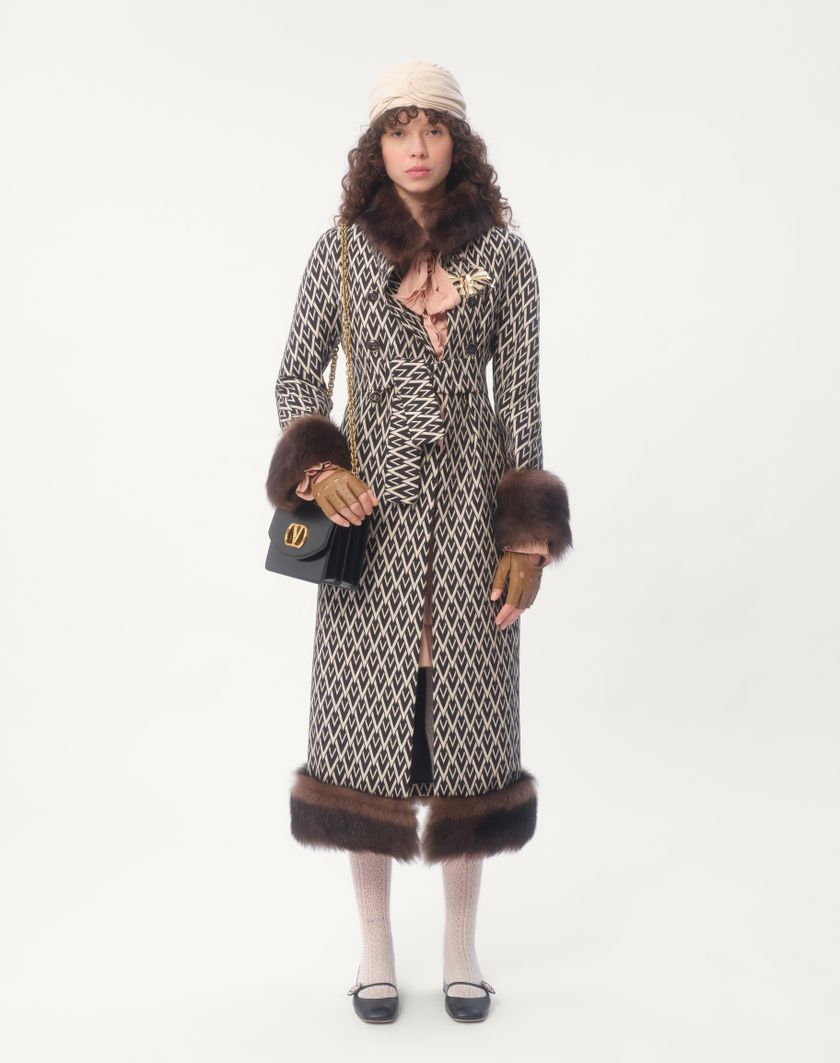 Valentino Handbags Cappotto In Jacquard Toute La V per Donna in Nero/avorio | Valentino IT Italy