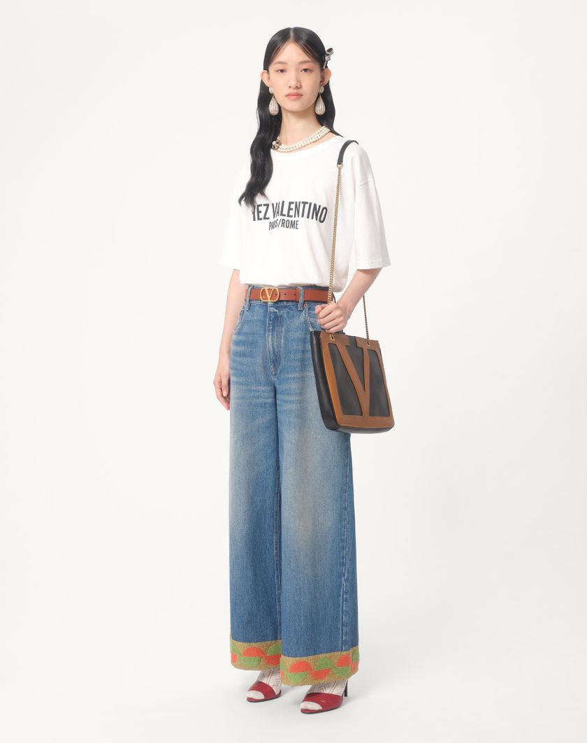 Valentino Handbags T-shirt In Jersey Cotton Con Stampa Chez Valentino per Donna in Avorio | Valentino IT Rilascio limitato