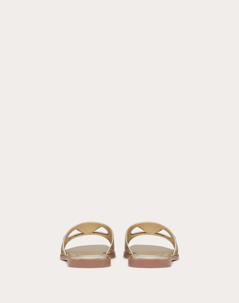 Valentino Handbags Sandalo Slide Vlogo Cut-out In Nappa Laminata per Donna in Platino/antique Brass | Valentino IT Only for today