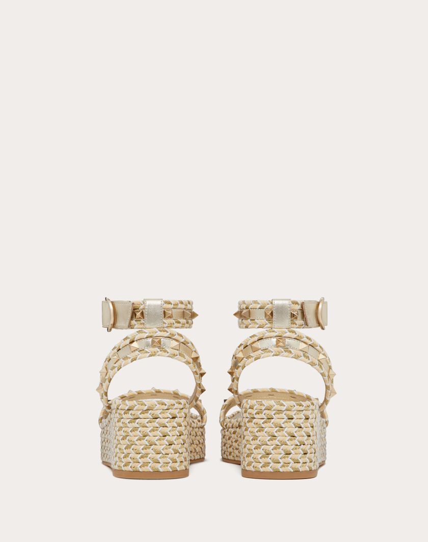 Valentino Handbags Sandalo Flatform Rockstud In Nappa Laminata 45mm per Donna in Naturale/avorio/oro/platino | Valentino IT Solo un giorno rimasto