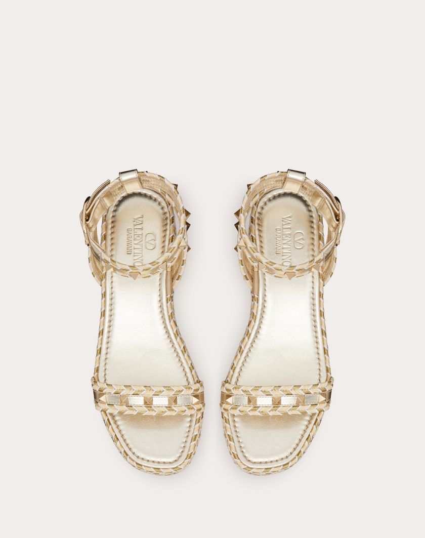 Valentino Handbags Sandalo Flatform Rockstud In Nappa Laminata 45mm per Donna in Naturale/avorio/oro/platino | Valentino IT Solo un giorno rimasto
