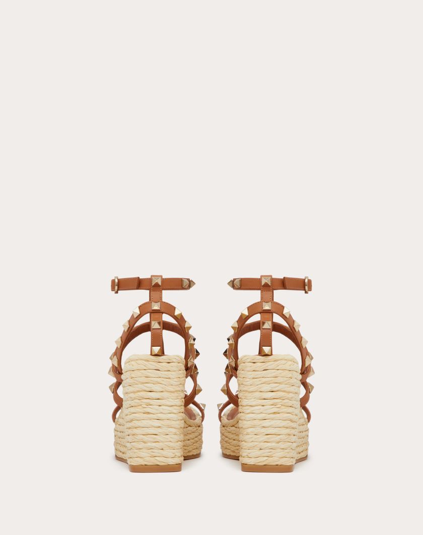 Valentino Handbags Sandalo Zeppa Rockstud Con Cinturini in Vitello 95mm per Donna in Naturale/mandorla | Valentino IT Officina