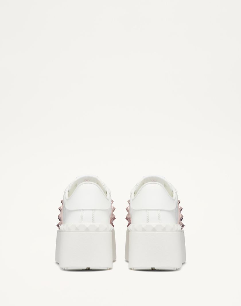 Valentino Handbags Sneaker Flatform Rockstud Untitled In Vitello Con Micro Borchie per Donna in Bianco/rose Quartz/rosa Chiaro | Valentino IT Promozione Limitata