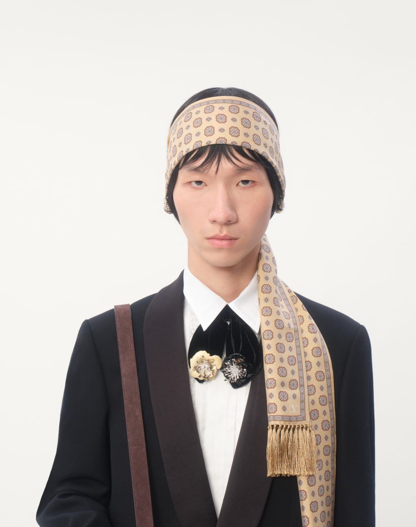 Valentino Handbags Spilla Valentino Garavani Fleur Lumineuse In Metallo Smalto E Tessuto per Uomo in Oro/avorio/multicolor | Valentino IT Offerta natalizia