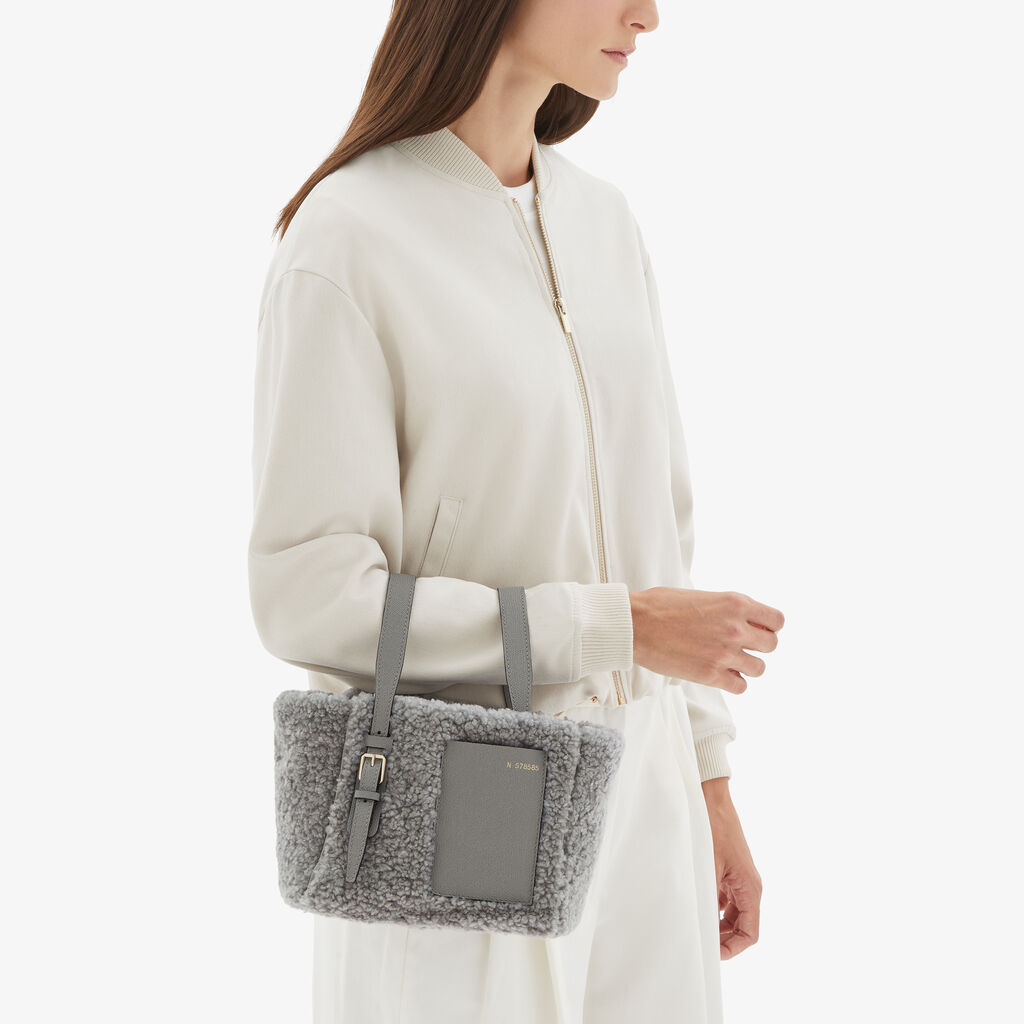 Valextra Borsa a secchiello da Donna in Shearling Grigia | Valextra Soft Presa