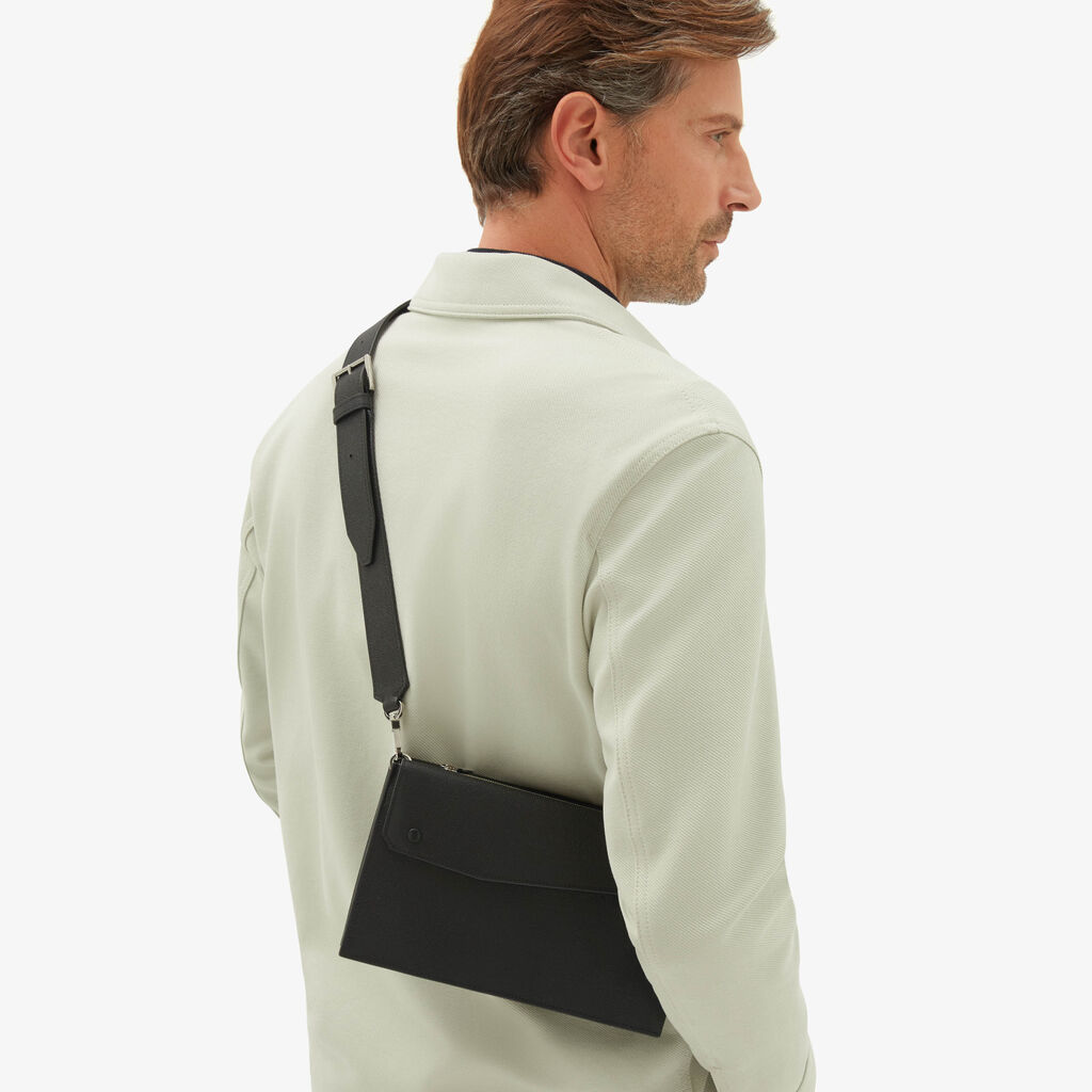 Valextra Borsa a tracolla da Uomo in Pelle Nera | Valextra Pocket Acquista Ora