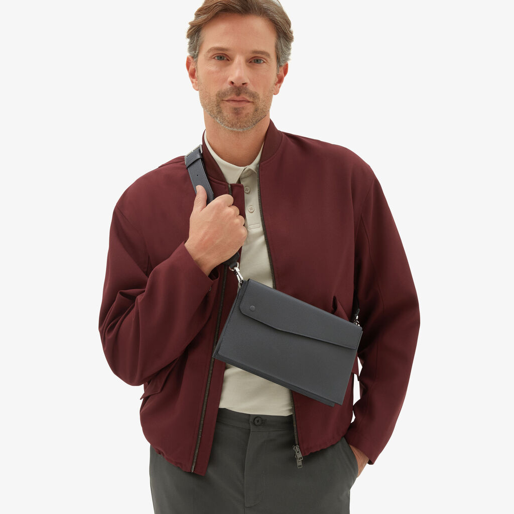 Valextra Borsa a tracolla da Uomo Mini in Pelle Grigia | Valextra Pocket Moda