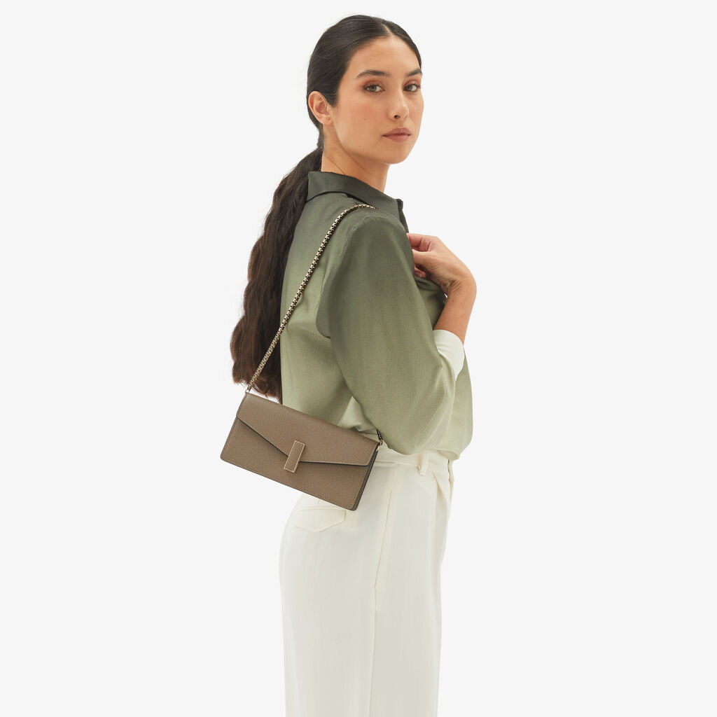Valextra Clutch da Donna in Pelle Marrone di Lusso | Valextra Iside Qualità